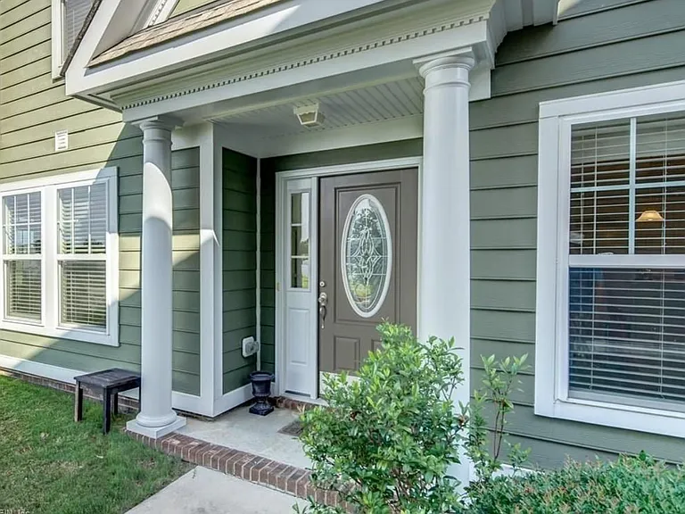 142 Sharpe Dr — Photo 2