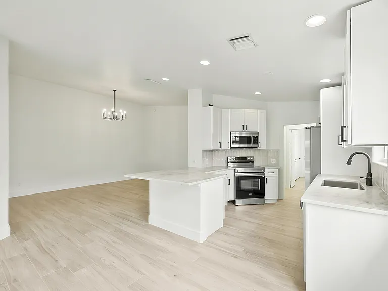 28050 Boccaccio Way — Photo 7