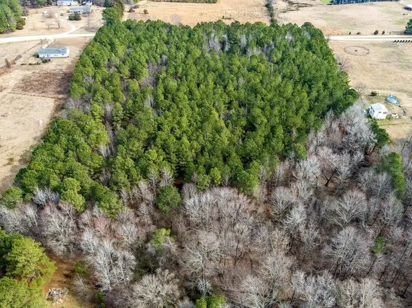 550 America Dr #13, Selma, NC 27576