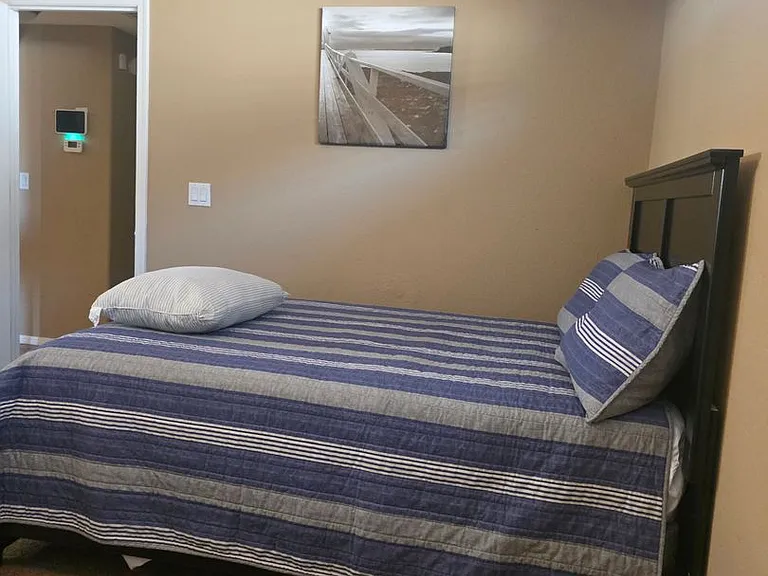 2121 E Desert Lakes Dr — Photo 16