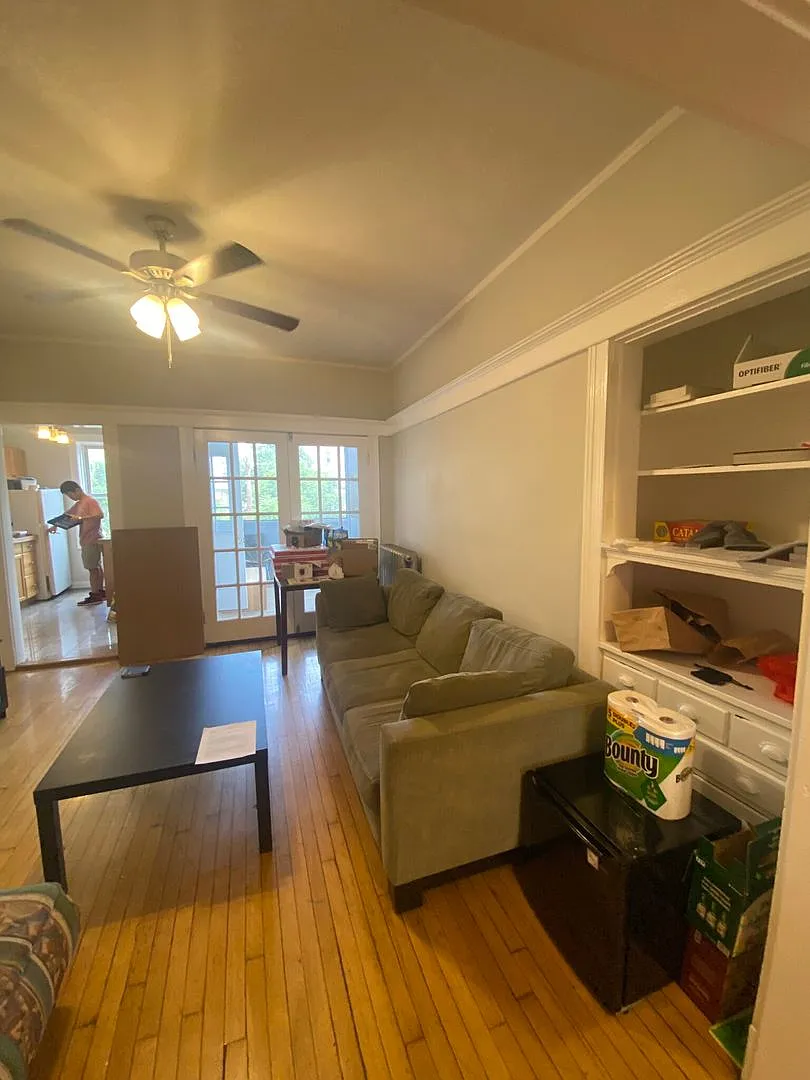 9/1 Spacious 3BR w/balcony, heat included! — Photo 3