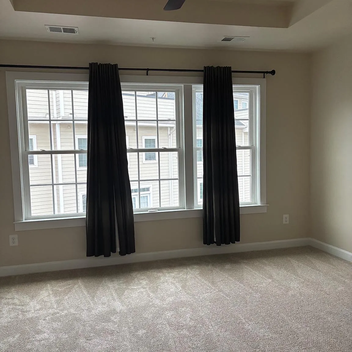 4 bed, 4.5 bath, 2090 sqft, $3,700 — Photo 4
