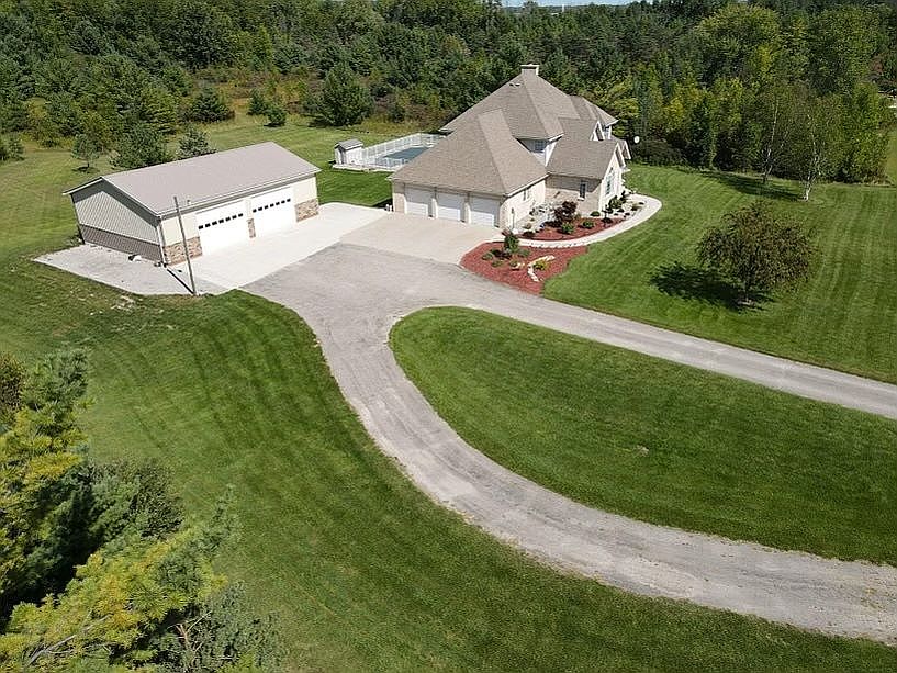 2196 Pine River Rd, Standish, MI 48658 Zillow