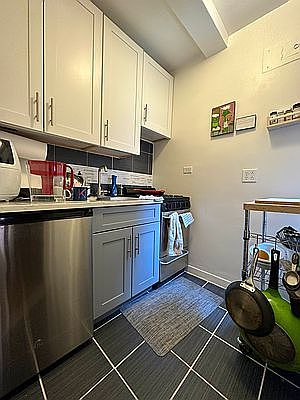 5th image of 310 E 55th St #5DD