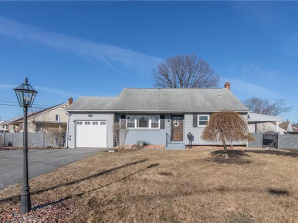 2142 Drury Ln, Bethlehem, PA 18018