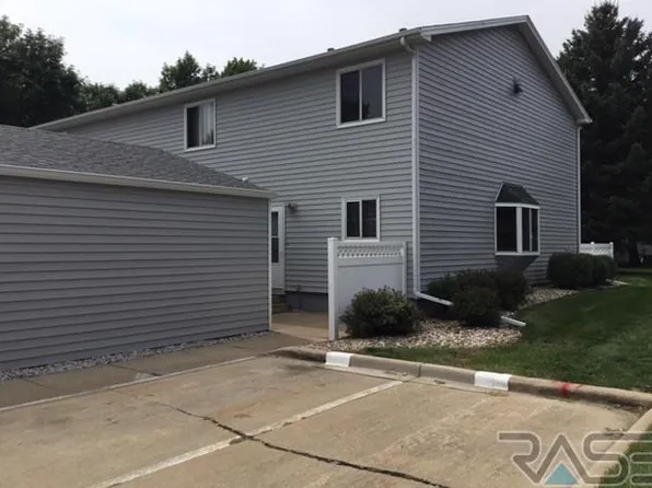 1001 S Bridgeport Pl #52, Sioux Falls, SD 57106