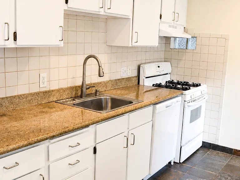 116 Bonita St — Photo 3