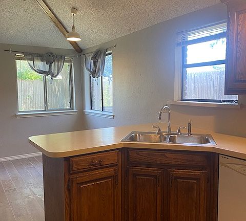 4th image of 1704 Nest Pl