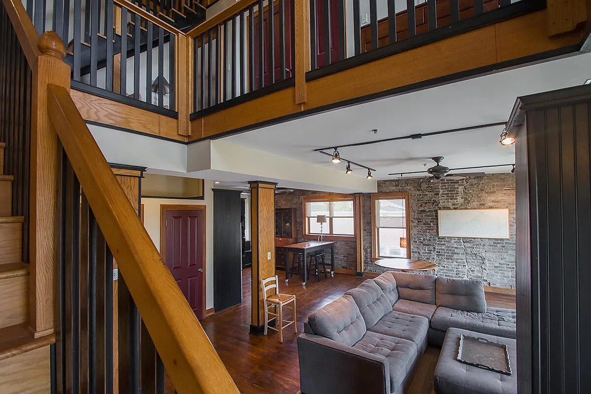 2 bed, 1921 sqft, $2,300 — Photo 3