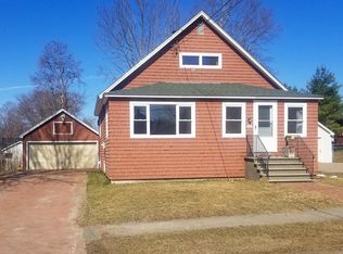 22 Maple St, East Millinocket, ME 04430