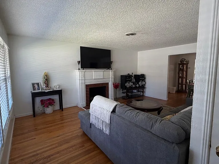 2036 Country Club Blvd — Photo 2