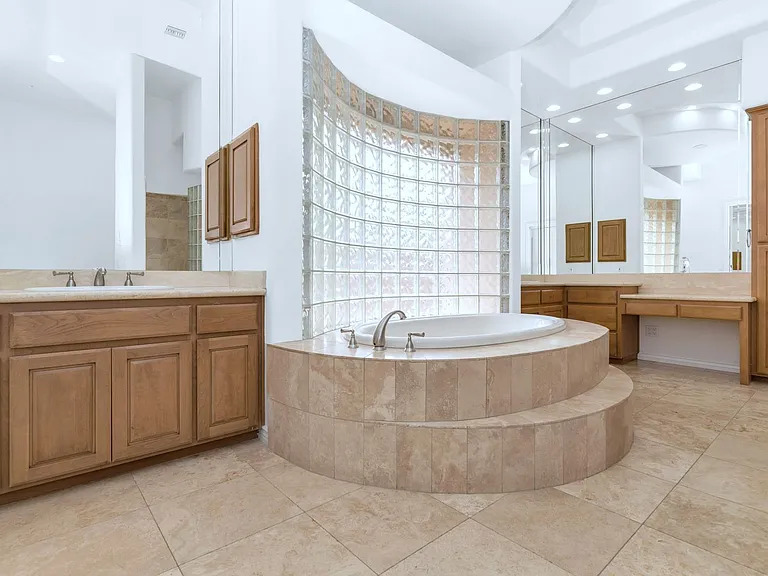 11139 E Cannon Dr — Photo 13
