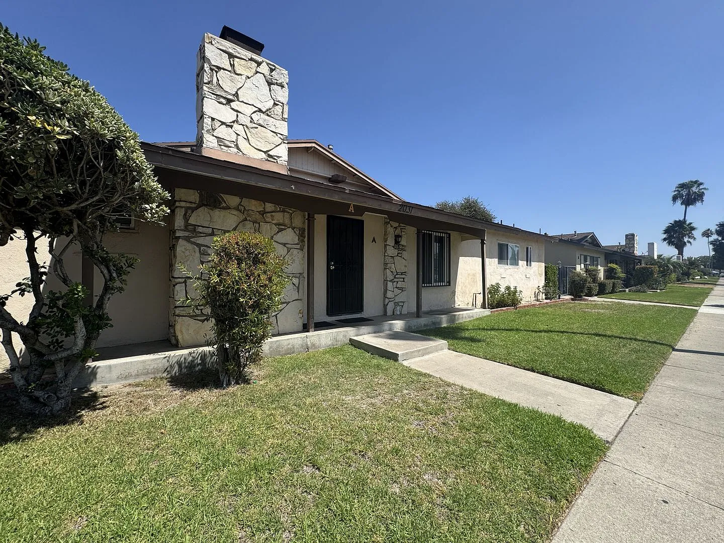 Almont 4- Plex — Photo 1