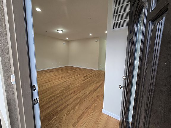 5th image of 105 Quinlan Ave Floor 1