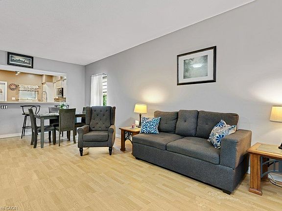 3rd image of 456 Margaret St