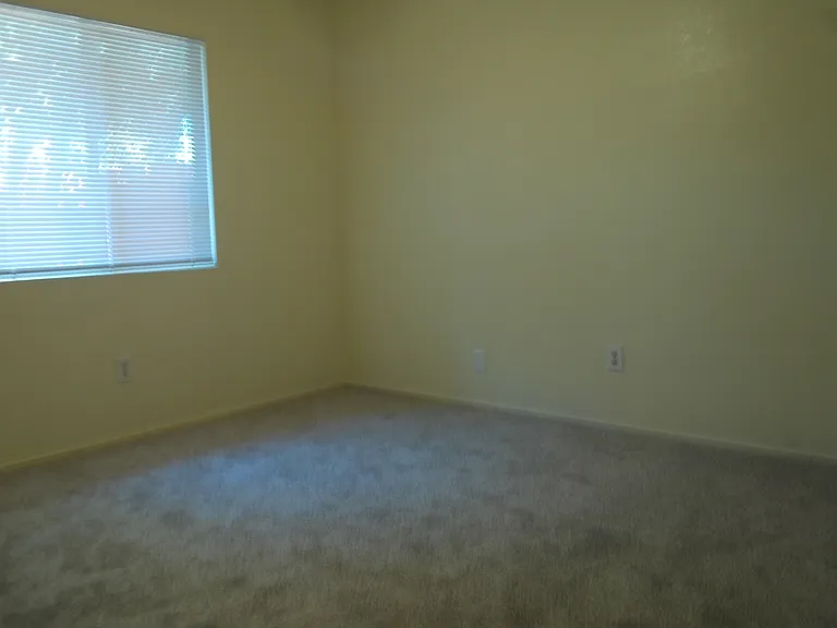 1852 Hile Ave — Photo 3