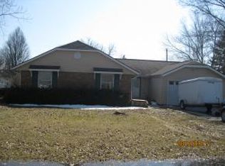 2909 E Empire Dr, Altamont, IL 62411