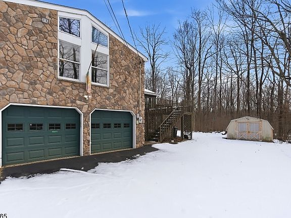 4th image of 439 Long Hill Rd