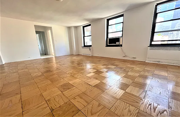 Rented by Manhattan Realty Group | media 2