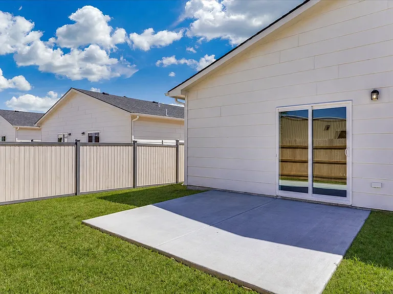 2315 W Macarthur Rd — Photo 25