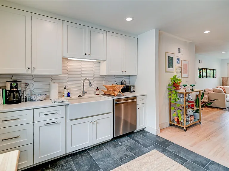 401 Presidential Ln #3 — Photo 11