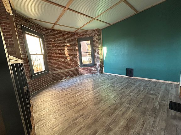 3rd image of 1029 N Corona St #2