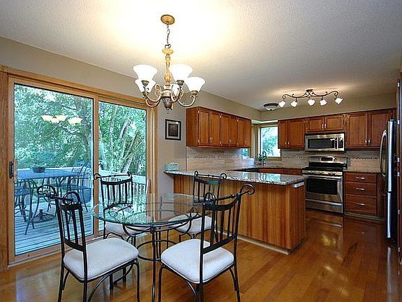 Eat in kitchen with hdwd flr