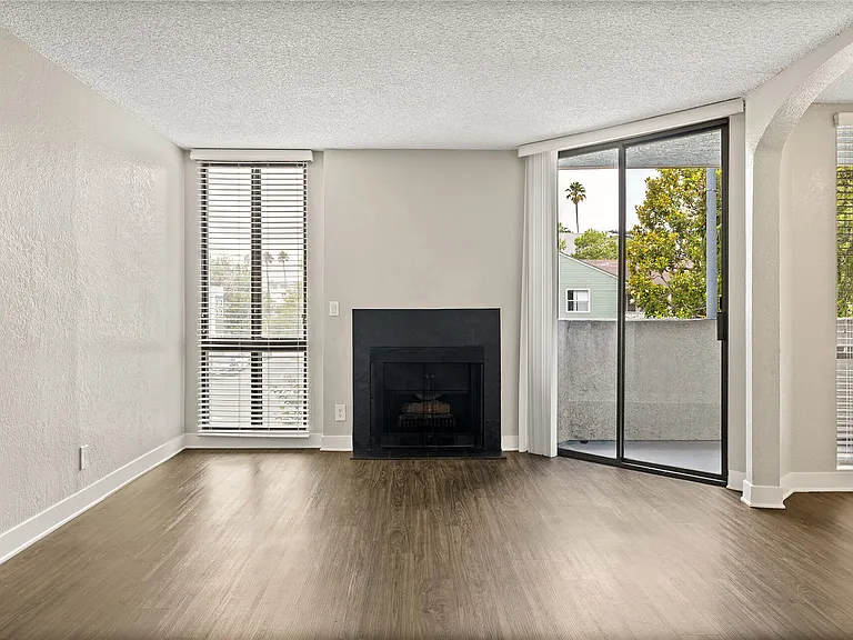 4250 Coldwater Canyon — Photo 10