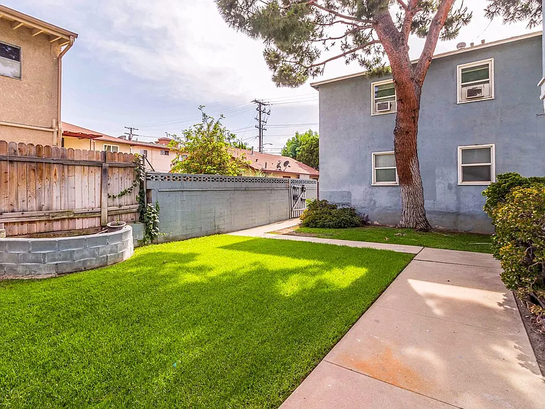 1610 Grismer Ave — Photo 12