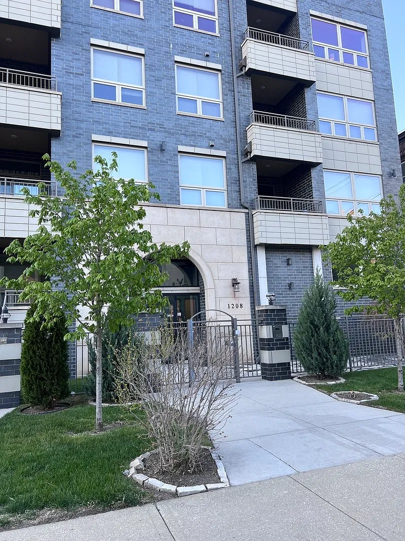 3 bed, 1800 sqft, $2,860 — Photo 1