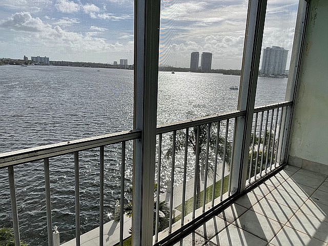Beautiful view of Maule Lake
