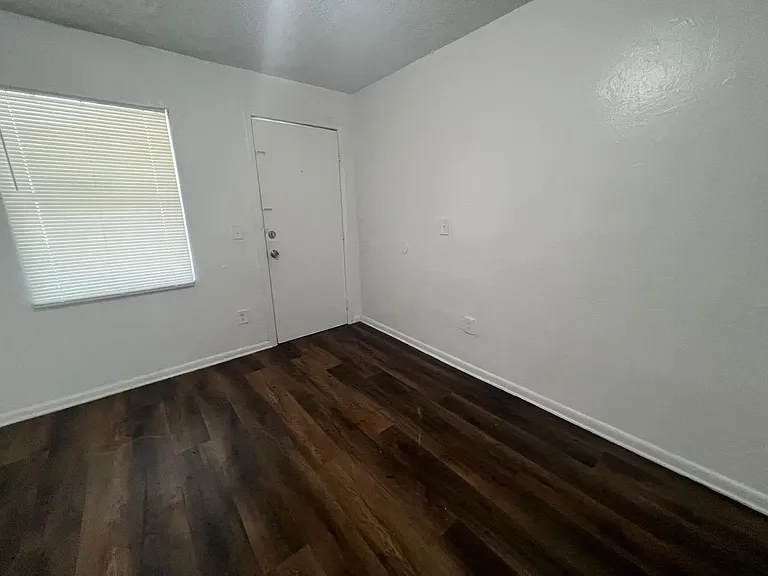 St George Apartments — Photo 41