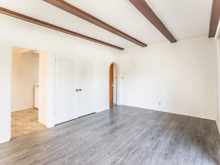 129 S Canon Dr #1 — Photo 2