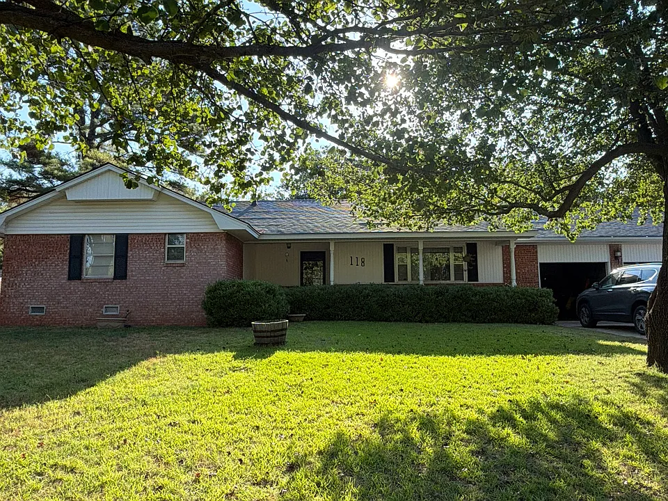 118 Collins Blvd