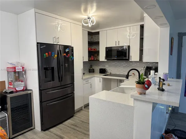 9491 Palm Cir S APT 104, Pembroke Pines, FL 33025