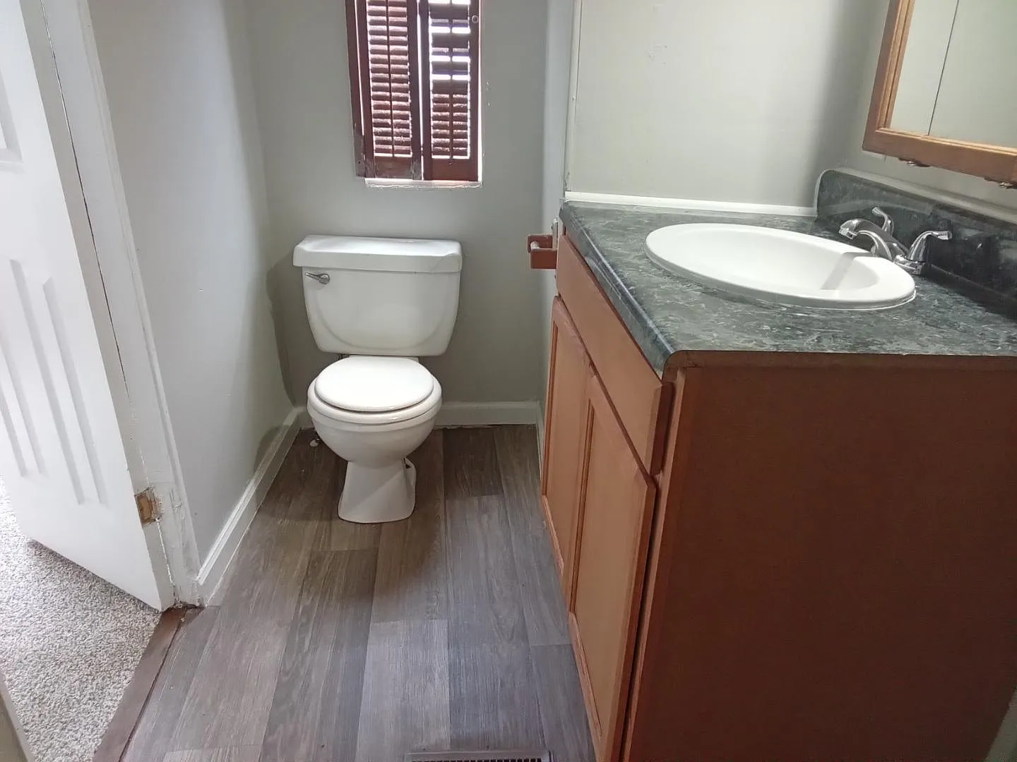 2400 Oaklawn Boulevard — Photo 4