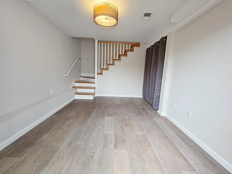 2258 44th Ave — Photo 19