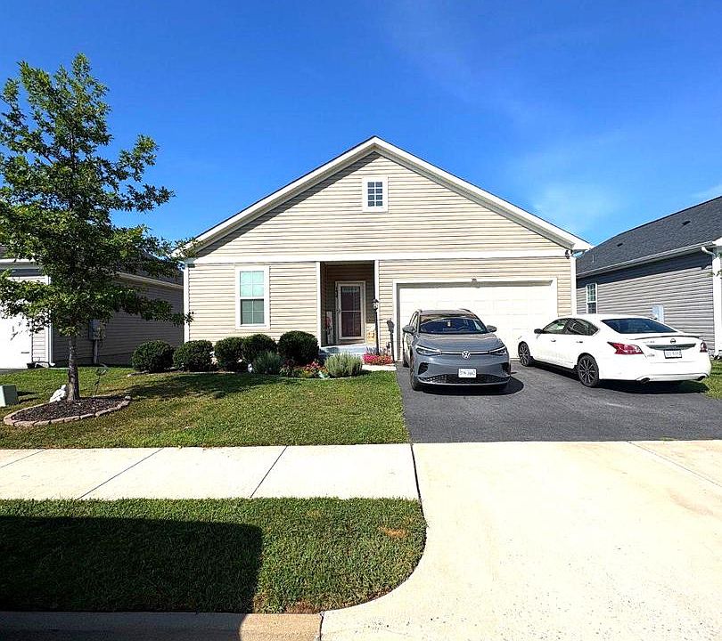1st image of 134 Patchwork Dr