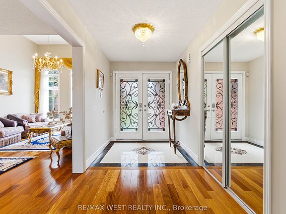 4th image of 2197 Shaftesbury Ct