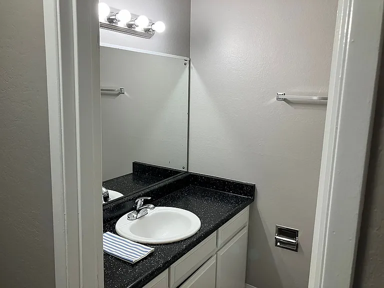 Sequoia Grove Apartments — Photo 9