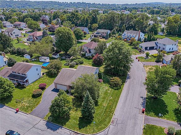 5th image of 398 De Maria Dr