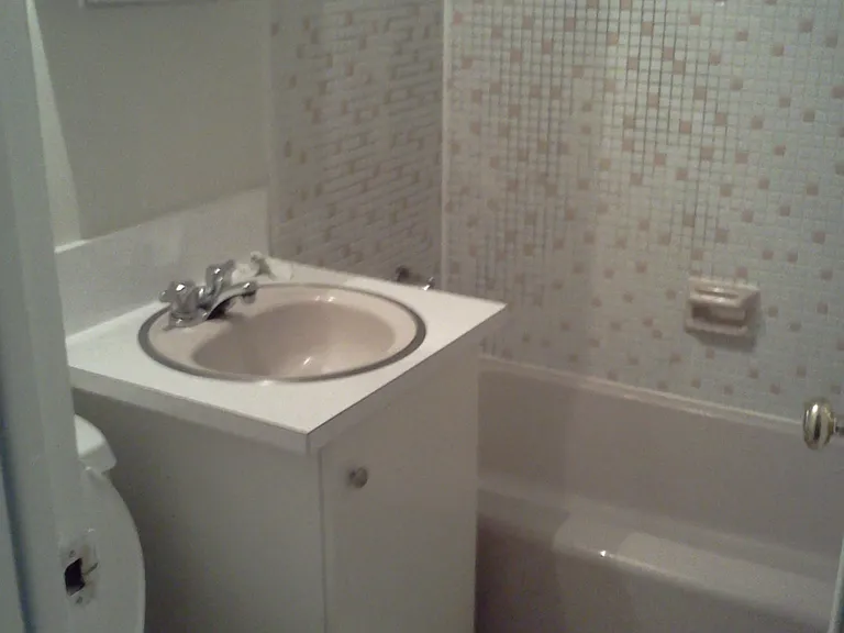 27 Henderson Ave — Photo 22