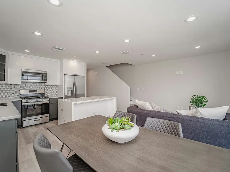 1321 Bates Ave #1323-1/2 — Photo 24