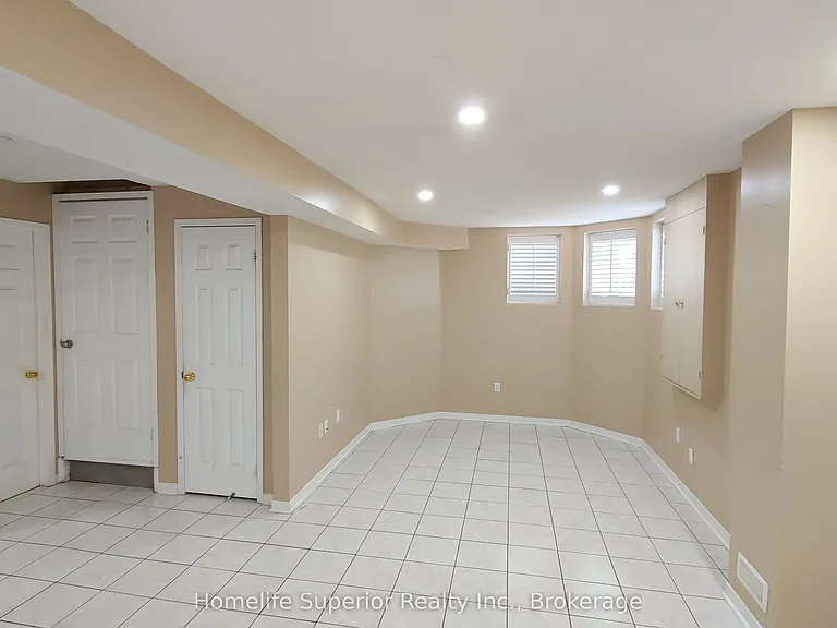 17 Summerfield Cres — Photo 10