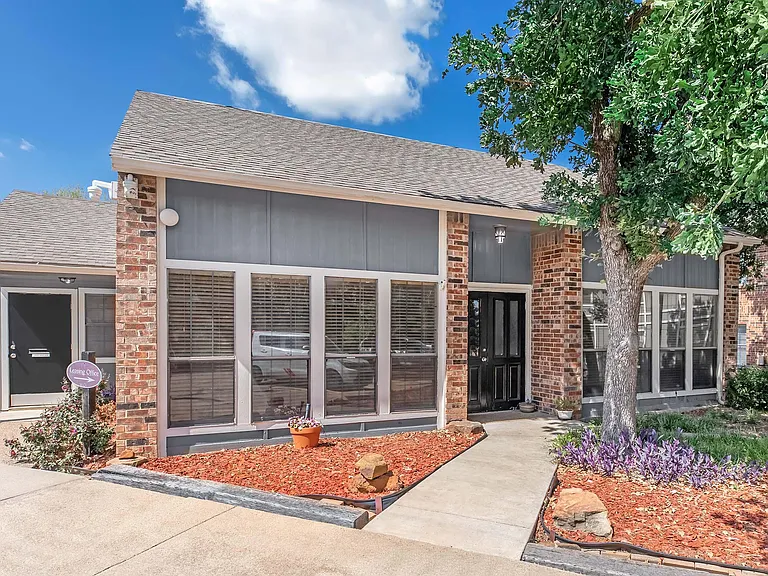 Cleburne Oaks — Photo 20