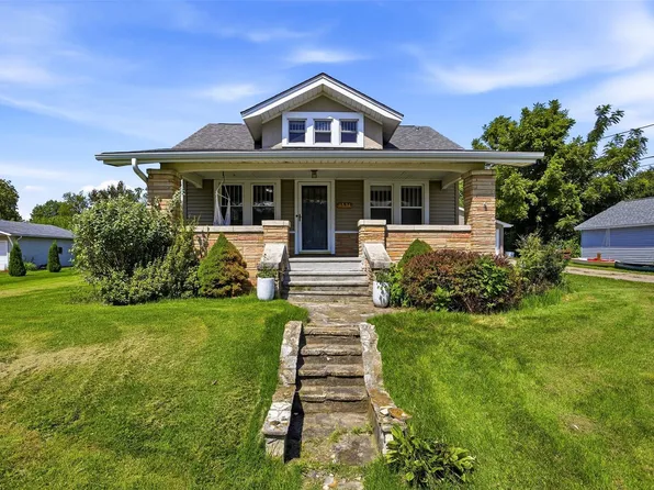 1534 Center St NE, Cedar Rapids, IA 52402