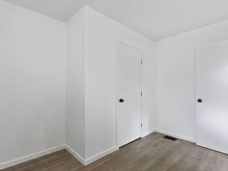 9835 Winkler Dr — Photo 13