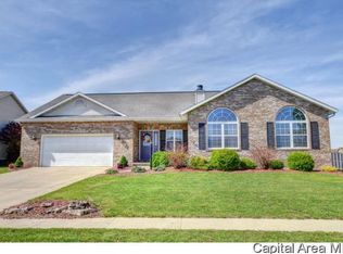 301 Podres Ln, Chatham, IL 62629