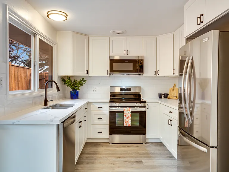 1416 N Cedar St — Photo 1