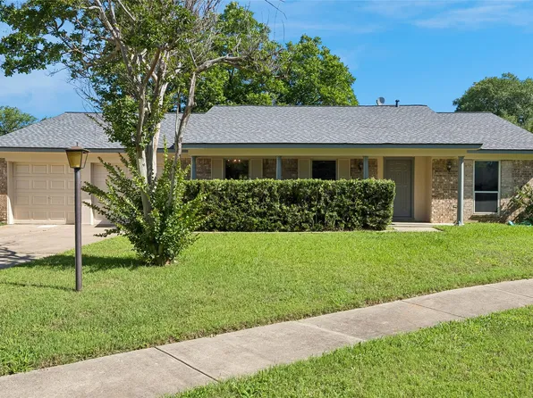 7625 Circle Dr, North Richland Hills, TX 76180